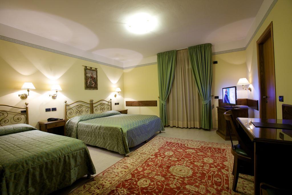 Campiglione Hotel Асизи Стая снимка
