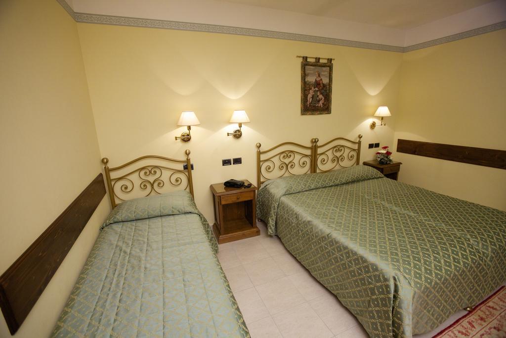 Campiglione Hotel Асизи Стая снимка